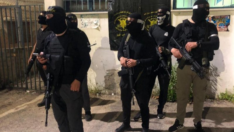 مقاومون فلسطينيون يستهدفون مستوطنة في رام الله