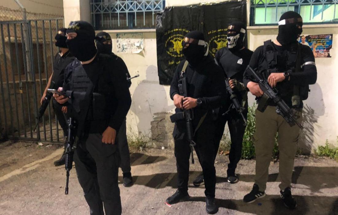مقاومون فلسطينيون يستهدفون مستوطنة في رام الله